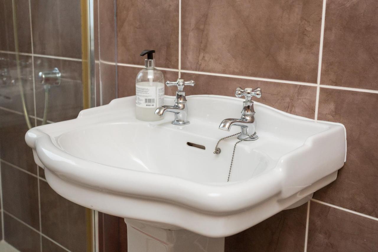 Luke Stays - Tamworth Road Newcastle-upon-Tyne Extérieur photo
